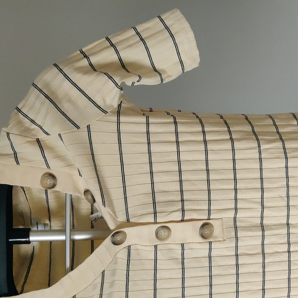 NWT - Cream top - Picture 8 of 8